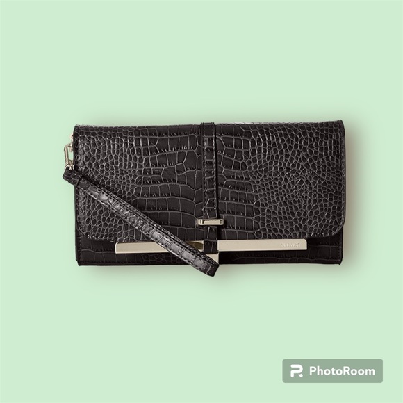 Nine West Table Treasure Deluxe Wallet with crossbody chain strap. - Picture 2 of 8